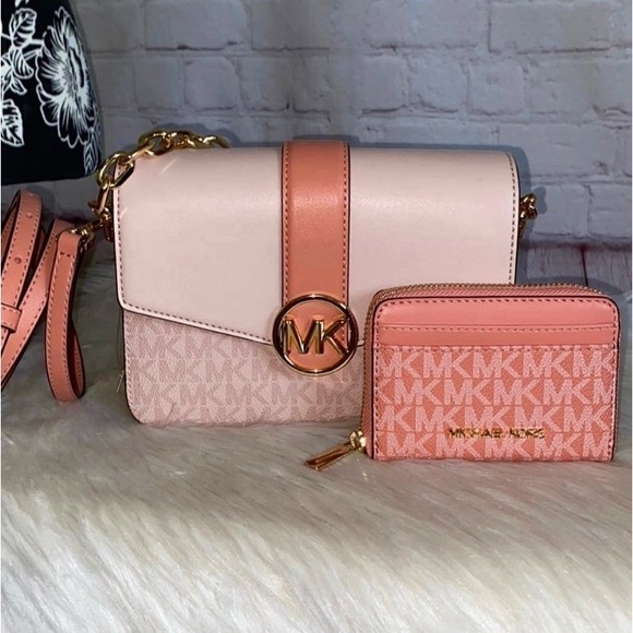 Michael Kors Handbags - Michael Kors CARMEN/JET SET TRAVEL 2pc Set